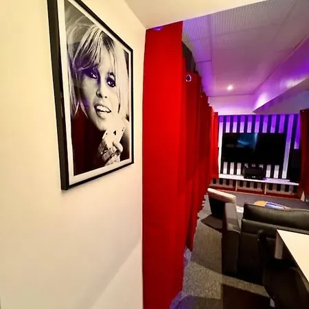 Experience Cinema Immersif Dans Appartement Renove Pres De Montmartre Paris Exterior photo