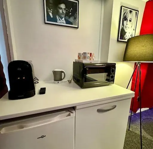Experience Cinema Immersif Dans Appartement Renove Pres De Montmartre