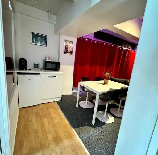 Experience Cinema Immersif Dans Appartement Renove Pres De Montmartre