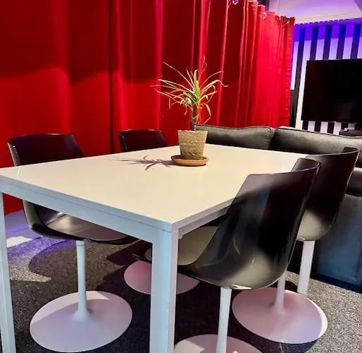 Experience Cinema Immersif Dans Appartement Renove Pres De Montmartre